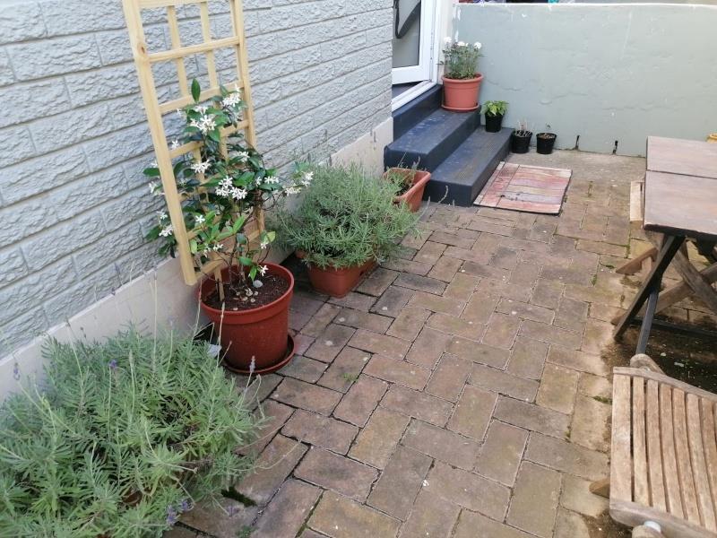 To Let 1 Bedroom Property for Rent in Humewood Eastern Cape